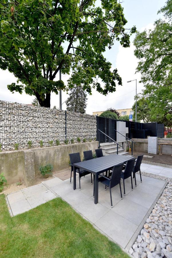 Apartman Sihot เตร็นชีน ภายนอก รูปภาพ