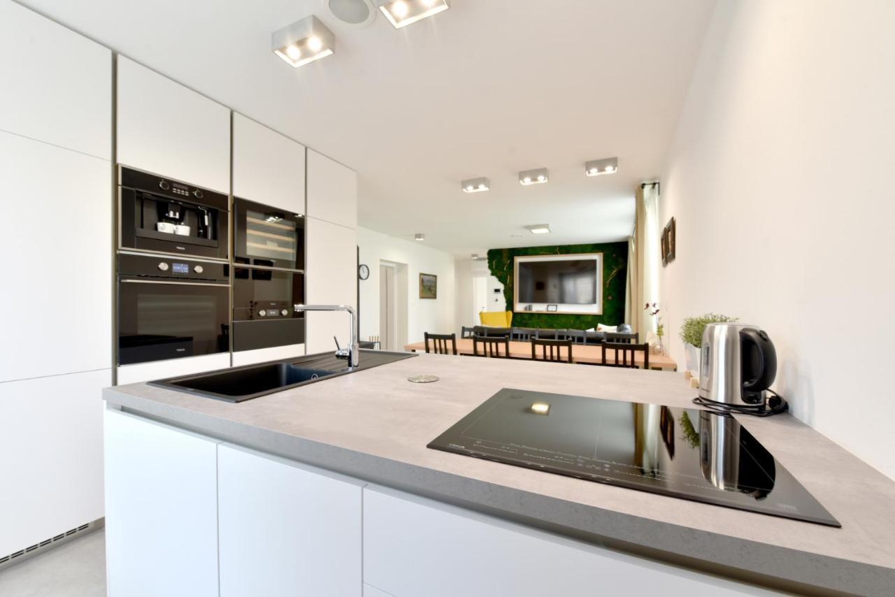 Apartman Sihot เตร็นชีน ภายนอก รูปภาพ