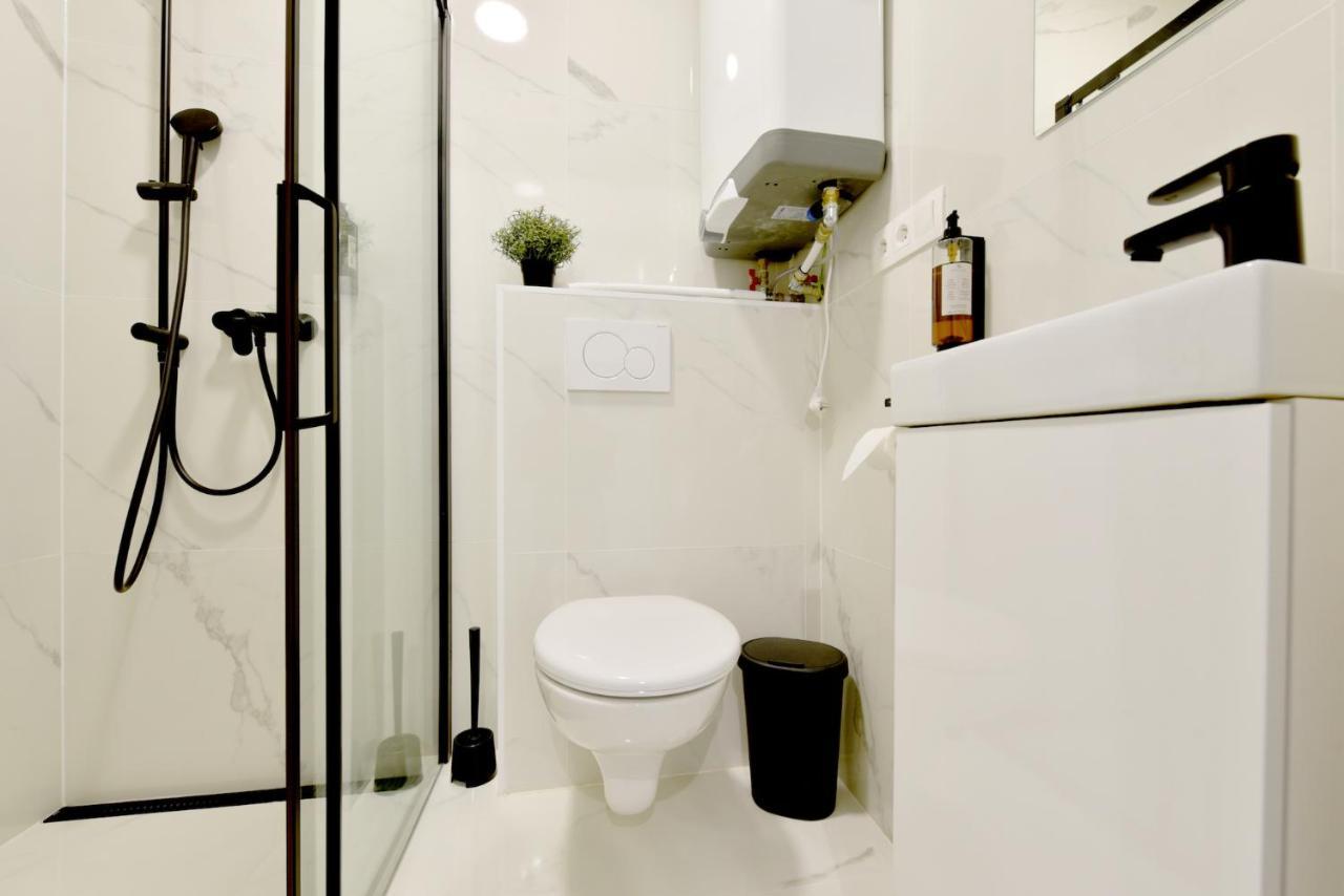 Apartman Sihot เตร็นชีน ภายนอก รูปภาพ