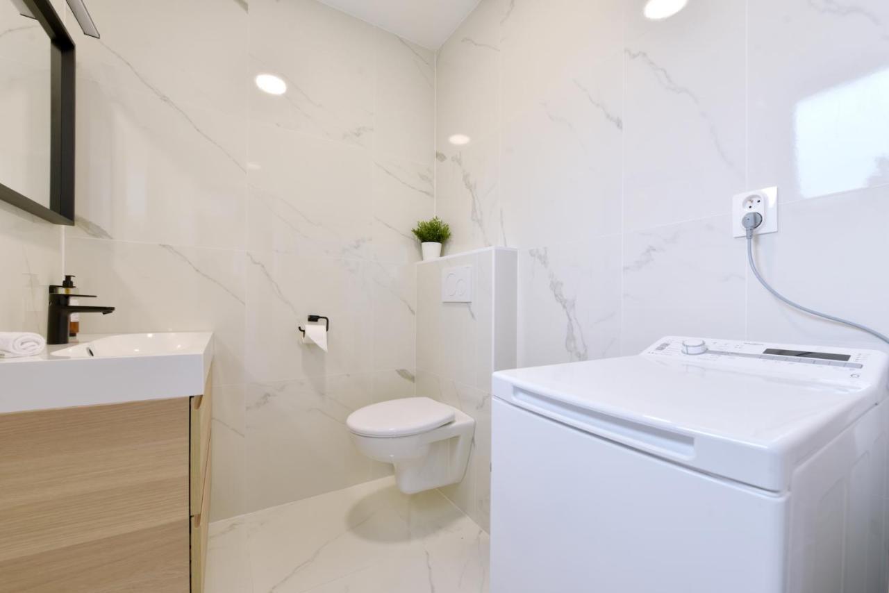 Apartman Sihot เตร็นชีน ภายนอก รูปภาพ
