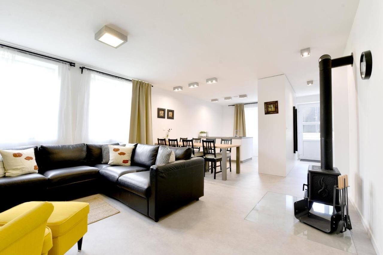 Apartman Sihot เตร็นชีน ภายนอก รูปภาพ
