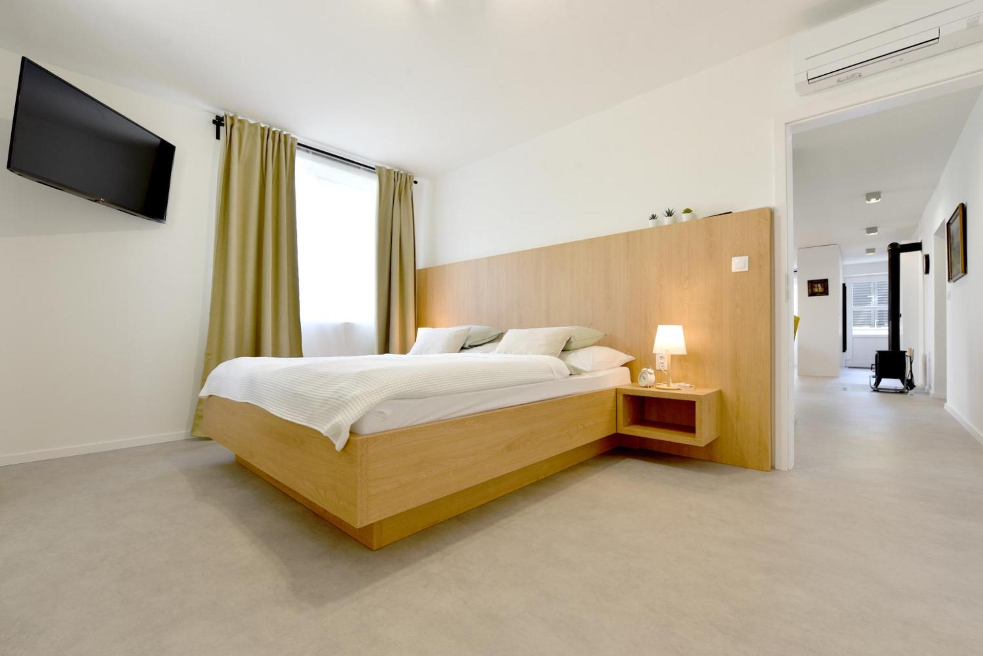 Apartman Sihot เตร็นชีน ภายนอก รูปภาพ