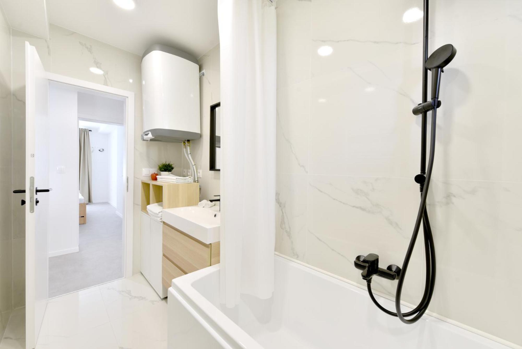 Apartman Sihot เตร็นชีน ภายนอก รูปภาพ